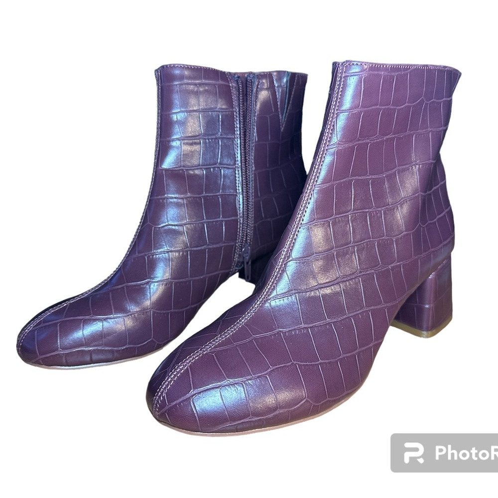 LOFT Burgundy Faux Leather Croc Embossed Block Heel Boots 6.5